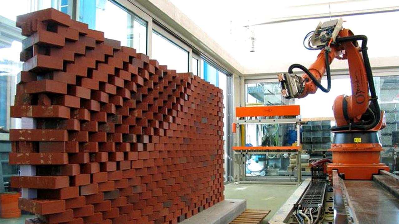 大学生发明"砌砖机器人",2天盖一栋别墅,搬砖也面临失业?