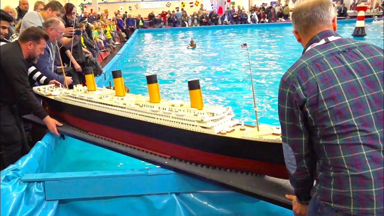 牛人用10万块乐高打造"泰坦尼克号",下水的一瞬间画面震撼了!