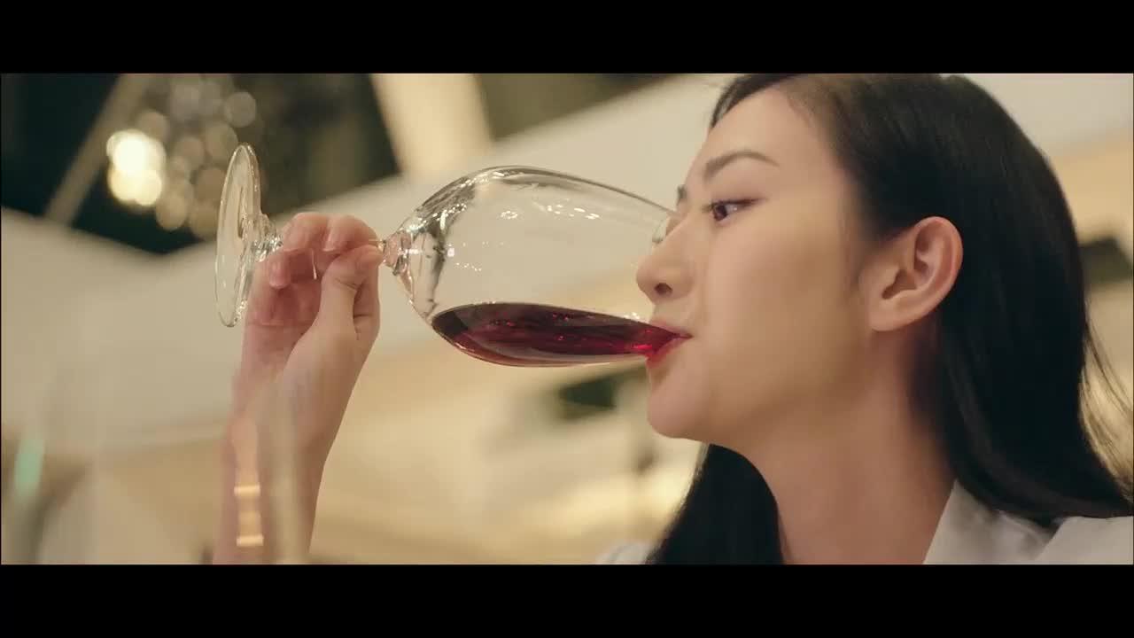 澳门风云假眼里藏着秘密老板怀疑景甜真实身份