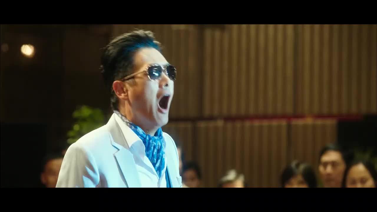 澳门风云:谢霆锋在线搭牌塔,结果黄毛来了个大喷嚏!