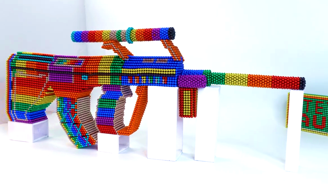 牛人用彩色巴克球,自制一把"aug玩具枪",成品太真实了!