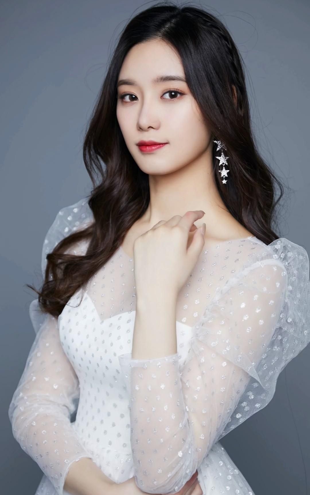 徐艺洋高清俏丽美照,娇俏可人!__财经头条