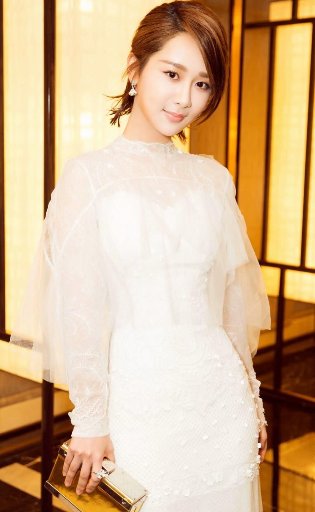 杨紫高清淡雅美照,妩媚动人!__财经头条
