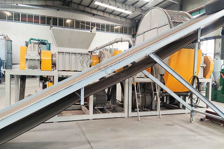 在轮胎颗粒设备线中配置纤维收集设备,在胶粉设备线中配置水冷系统,在