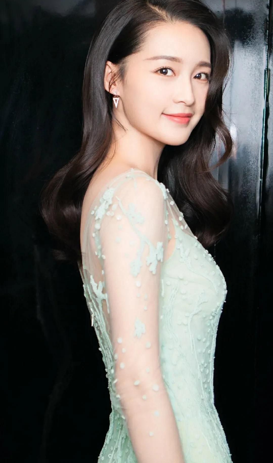 李沁甜美可爱,娇俏可人,楚楚动人的写真照!__财经头条