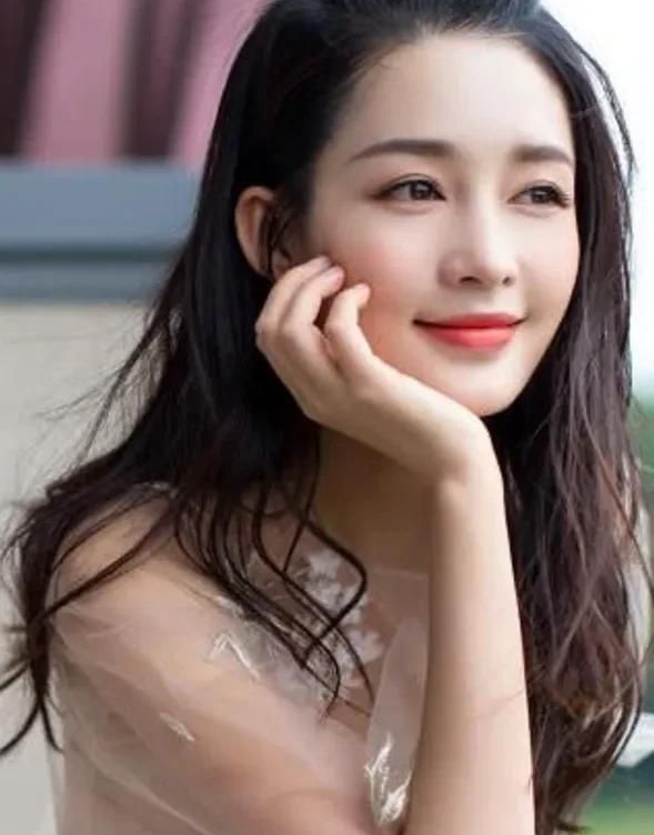 李沁甜美可爱,娇俏可人,楚楚动人的写真照!__财经头条
