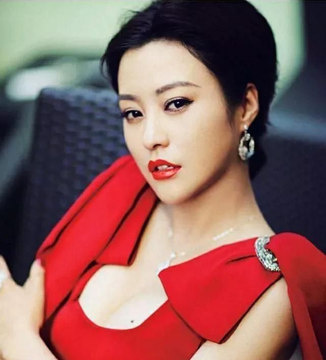 郝蕾俏丽动人气质高雅的写真照