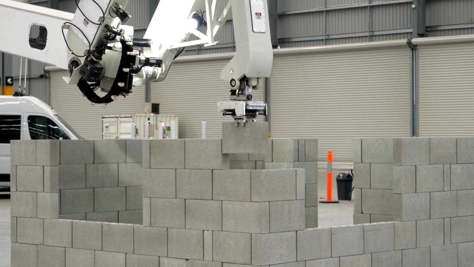 老外找不到砌砖工斥资4900万造这机器人两天盖好一座房