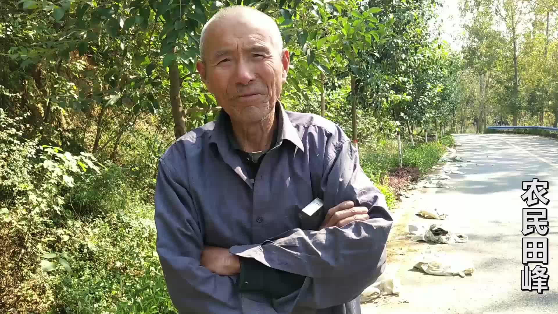 75岁农民大爷,3个儿子1年给20000元,在农村大爷生活的幸福吗?