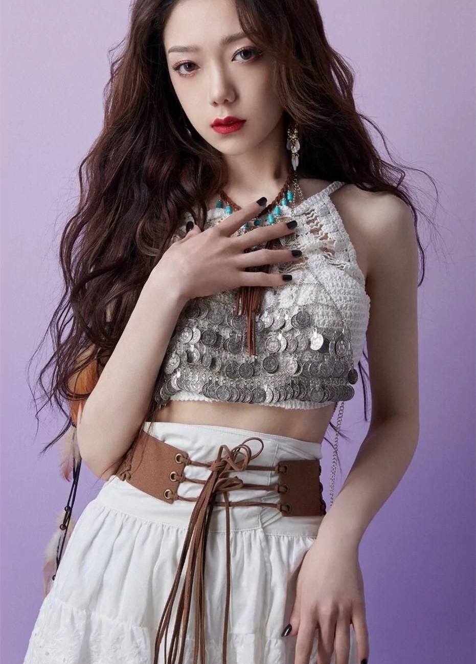 希林娜依·高高清淡雅写真,娇俏可人!__财经头条