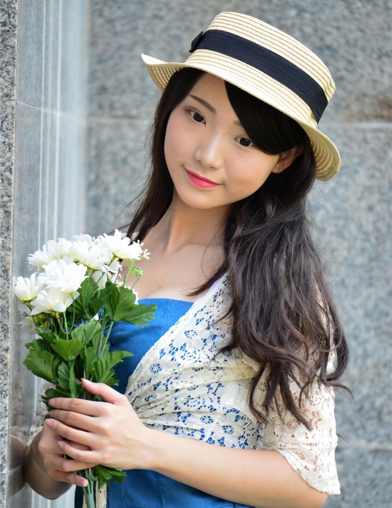 长腿美模吴思婕,连衣短裙高跟鞋美腿外拍,优雅迷人!__财经头条