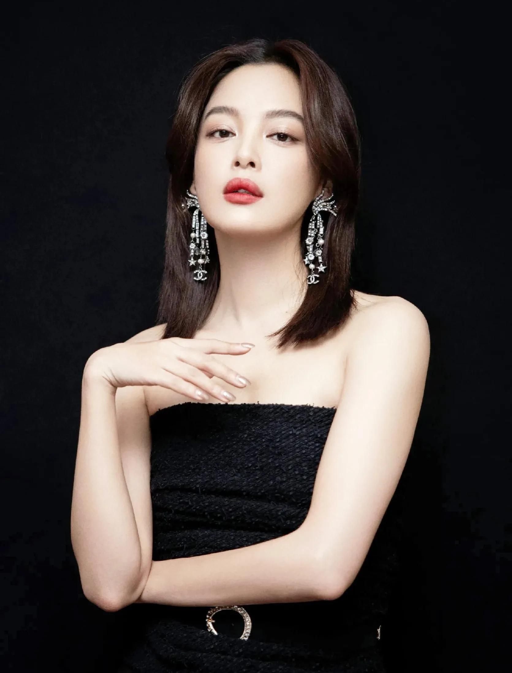 辛芷蕾,青春靓丽,魅力无限的写真照!__财经头条