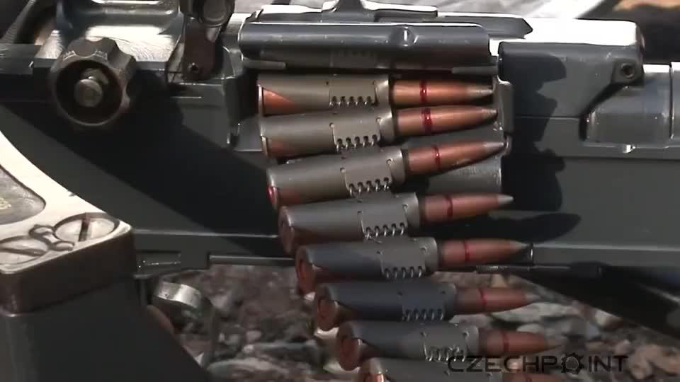 有瞄准镜的捷克vz59式通用机枪,弹链供弹射击实测