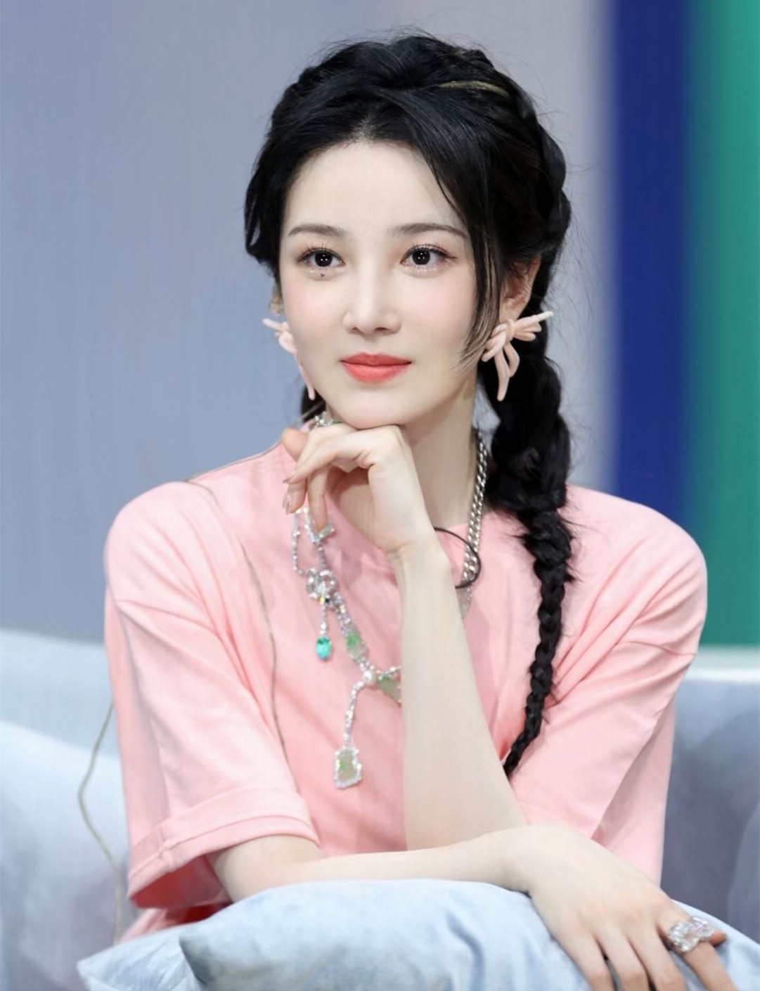 陈小纭高清俏丽美照,娇媚可人!__财经头条