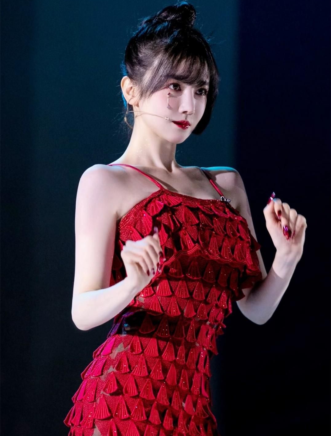 陈小纭高清俏丽美照,惊艳迷人!__财经头条