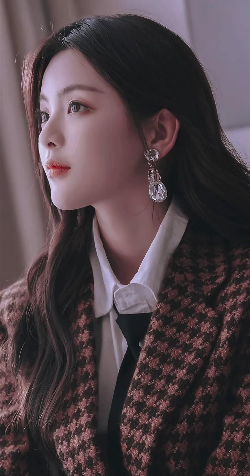 杨超越高清俏丽美照,美艳动人!__财经头条