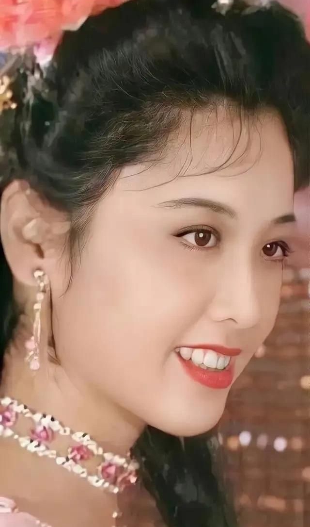 高贵优雅的朱琳优雅迷人温婉秀丽的写真照