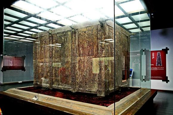 湖北一座战国"水墓",漂浮21具少女尸体,墓主人独享7吨棺材