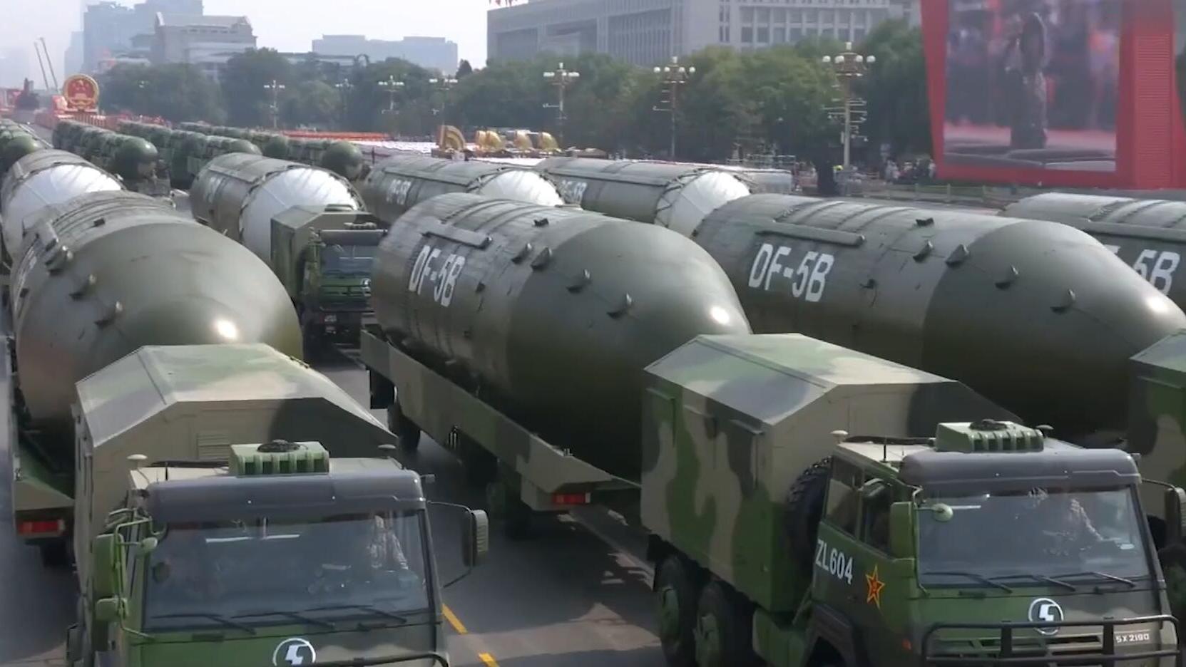 70周年大阅兵,东风-5b核导弹方队接受检阅,当属国之重器!