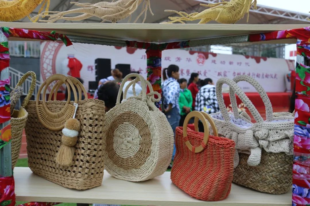 吉林省辉南县首届妇女草编技能大赛圆满落幕!