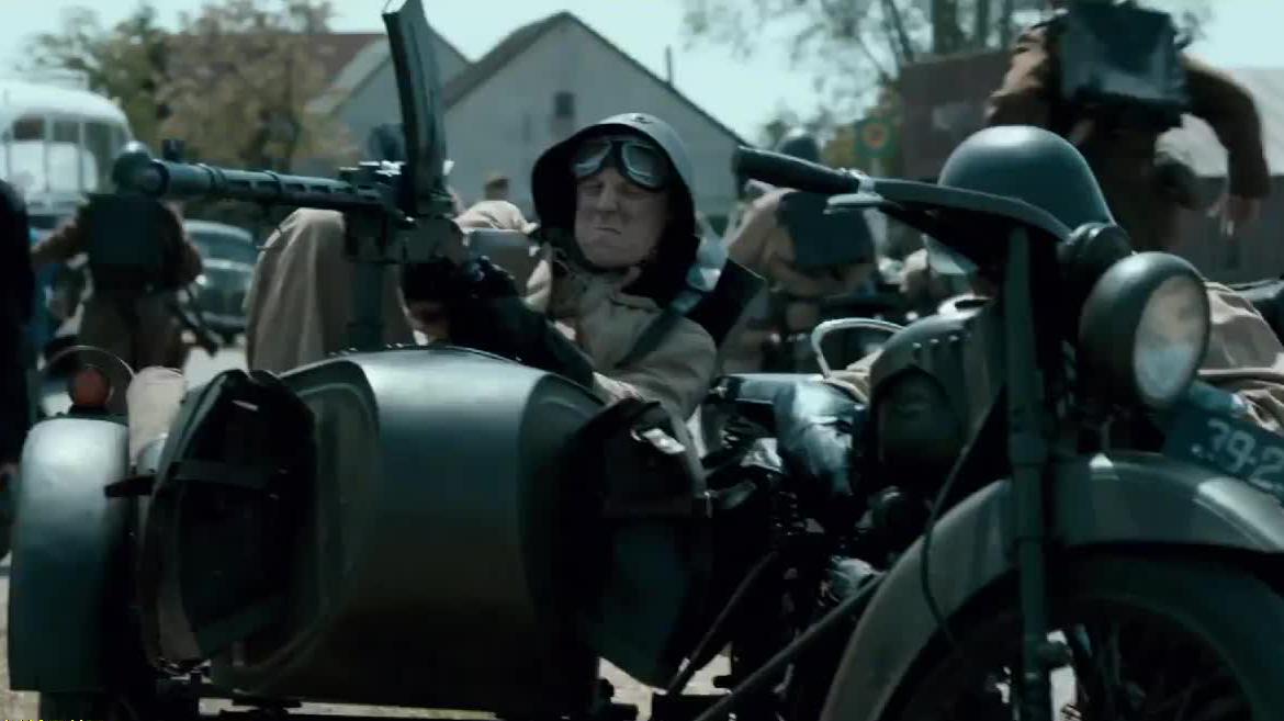 《开战日》丹麦自行车排对德国坦克营,他们战斗了国家却投降了!