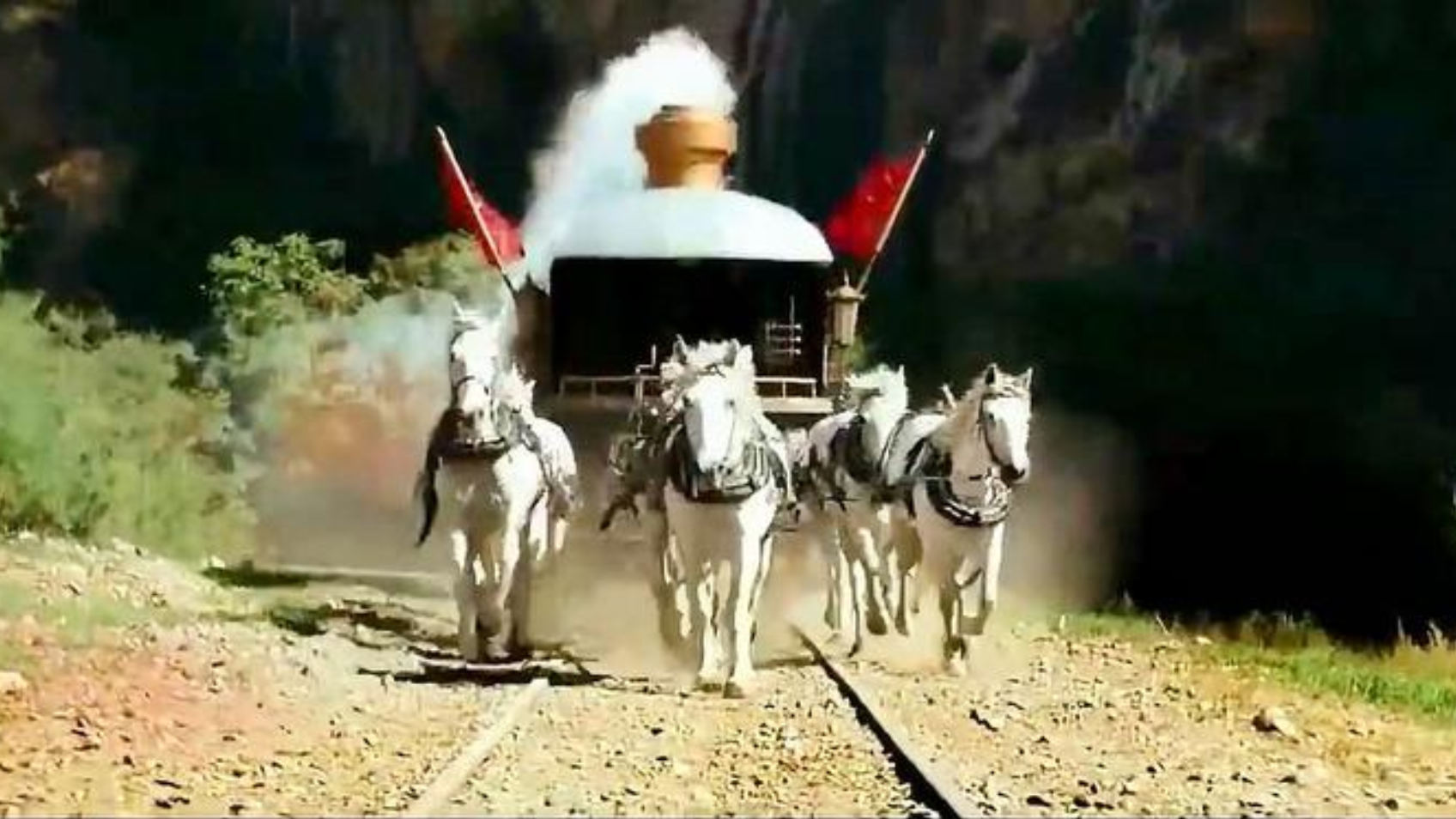 让子弹飞:用马拉火车,蒸汽却用来煮火锅,姜文这波暗示绝了