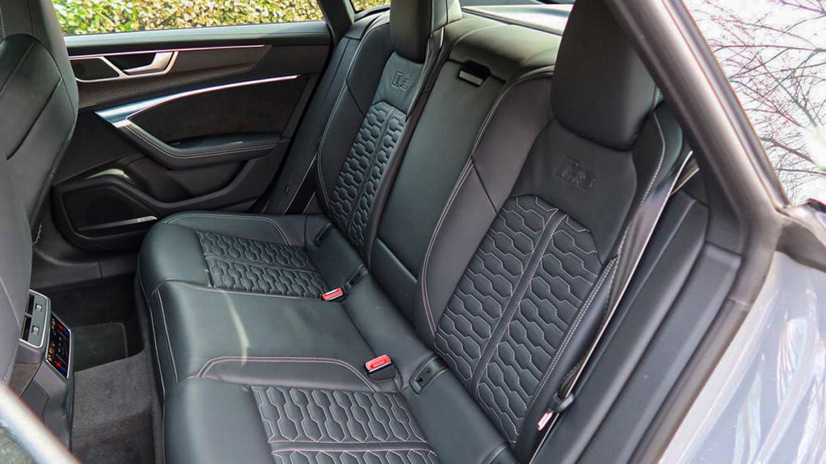 假如你有台奥迪rs7 朋友坐在后排会是一种什么体验