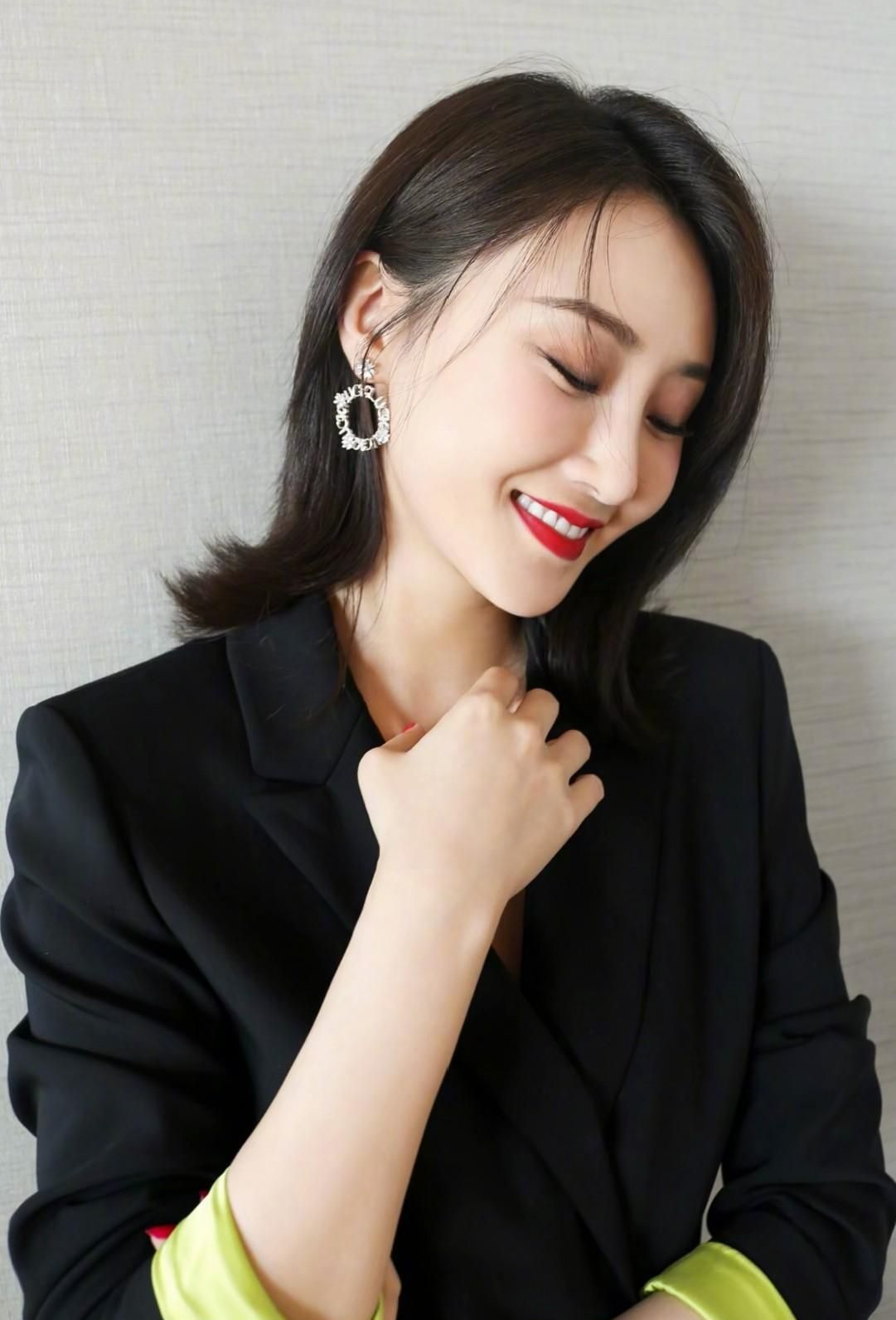 林鹏高清淡雅写真,美艳动人!__财经头条