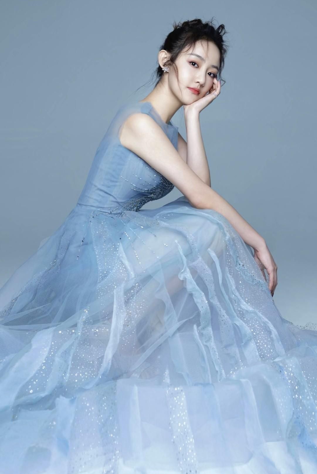 吴佳怡高清淡雅写真,娇媚可人!__财经头条