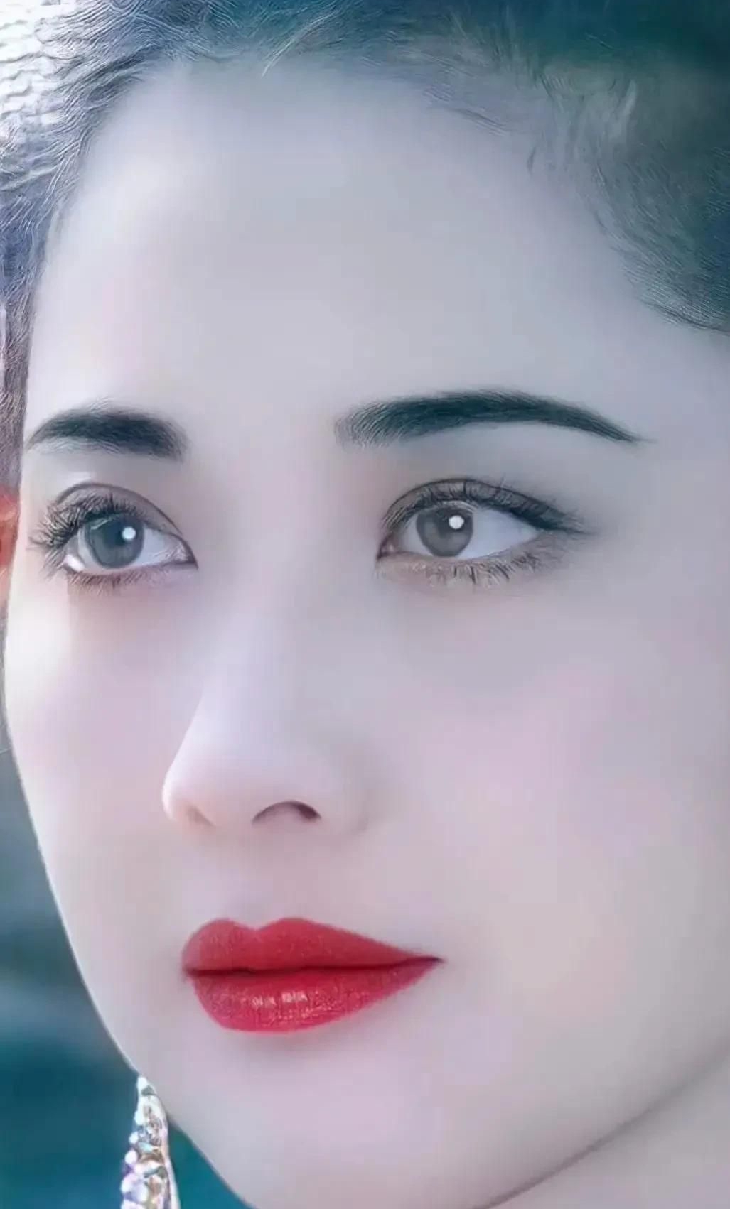 高贵优雅的朱琳,美艳动人,温婉秀丽的写真照!