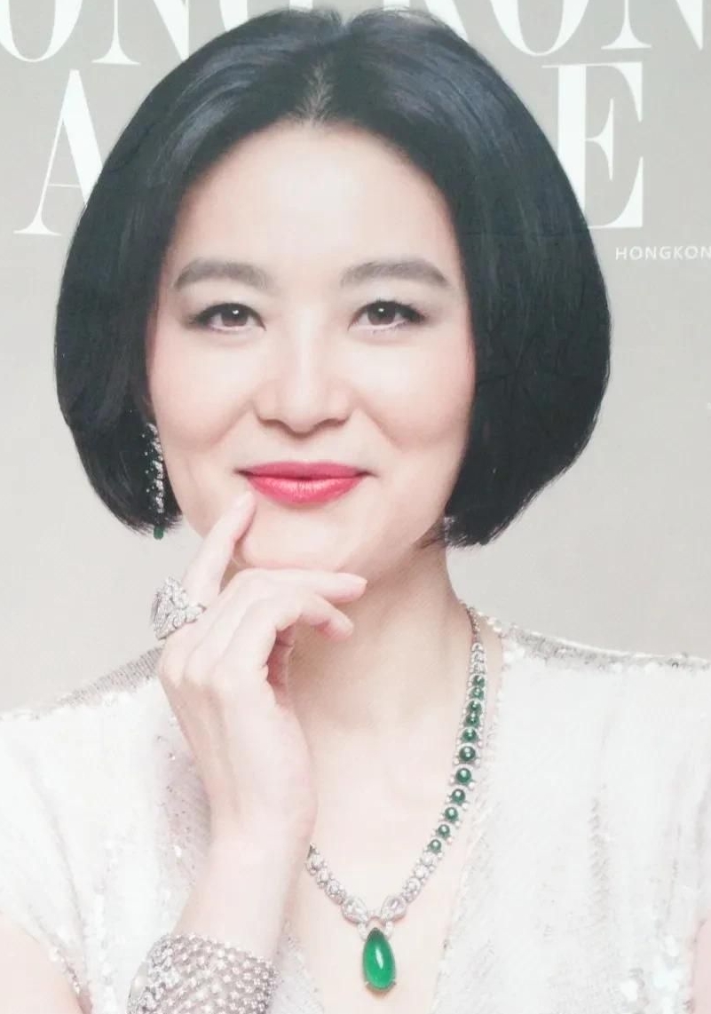 林青霞精湛的演技,优雅而美丽,时尚俏丽,气质迷人的写真美照!