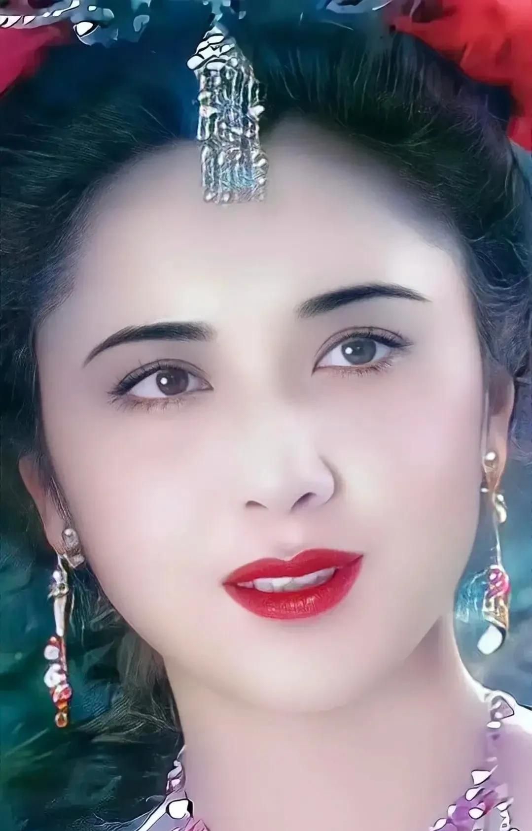 高贵优雅的朱琳,肤白貌美,温婉秀丽的写真照!__财经头条