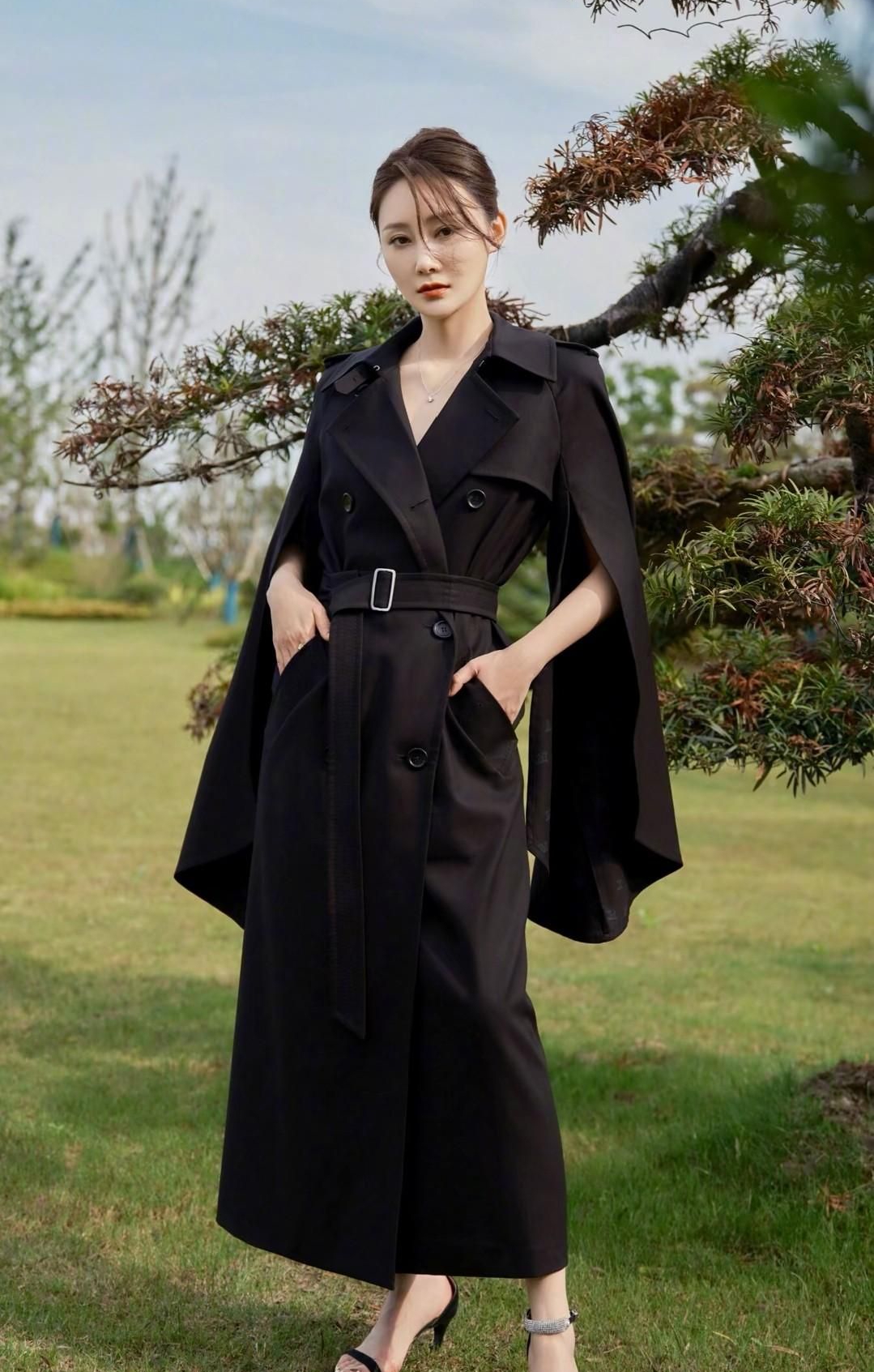 林鹏高清淡雅写真,惊艳迷人!