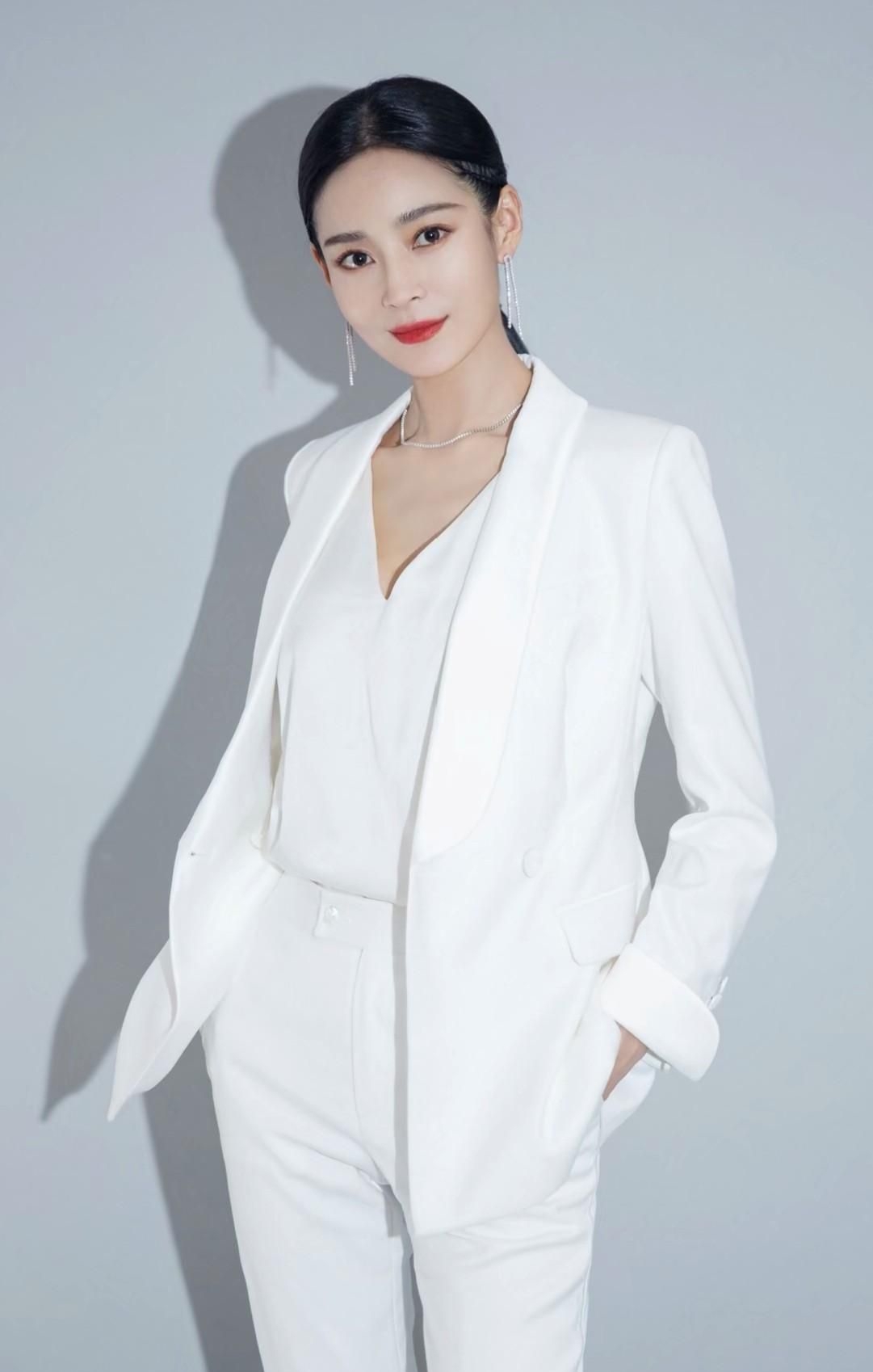 王媛可高清淡雅写真,惊艳迷人!__财经头条