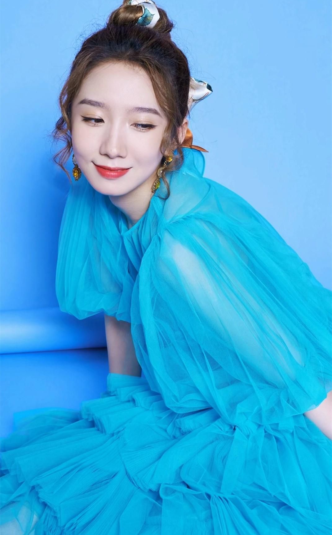 孟美岐高清俏丽美照,美艳动人!