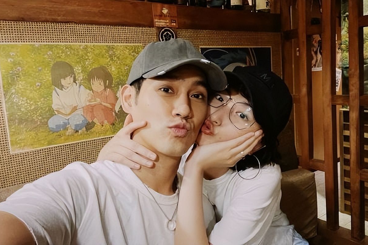 黄恺杰与女友街头玩亲亲,赵雅芝为儿备婚房