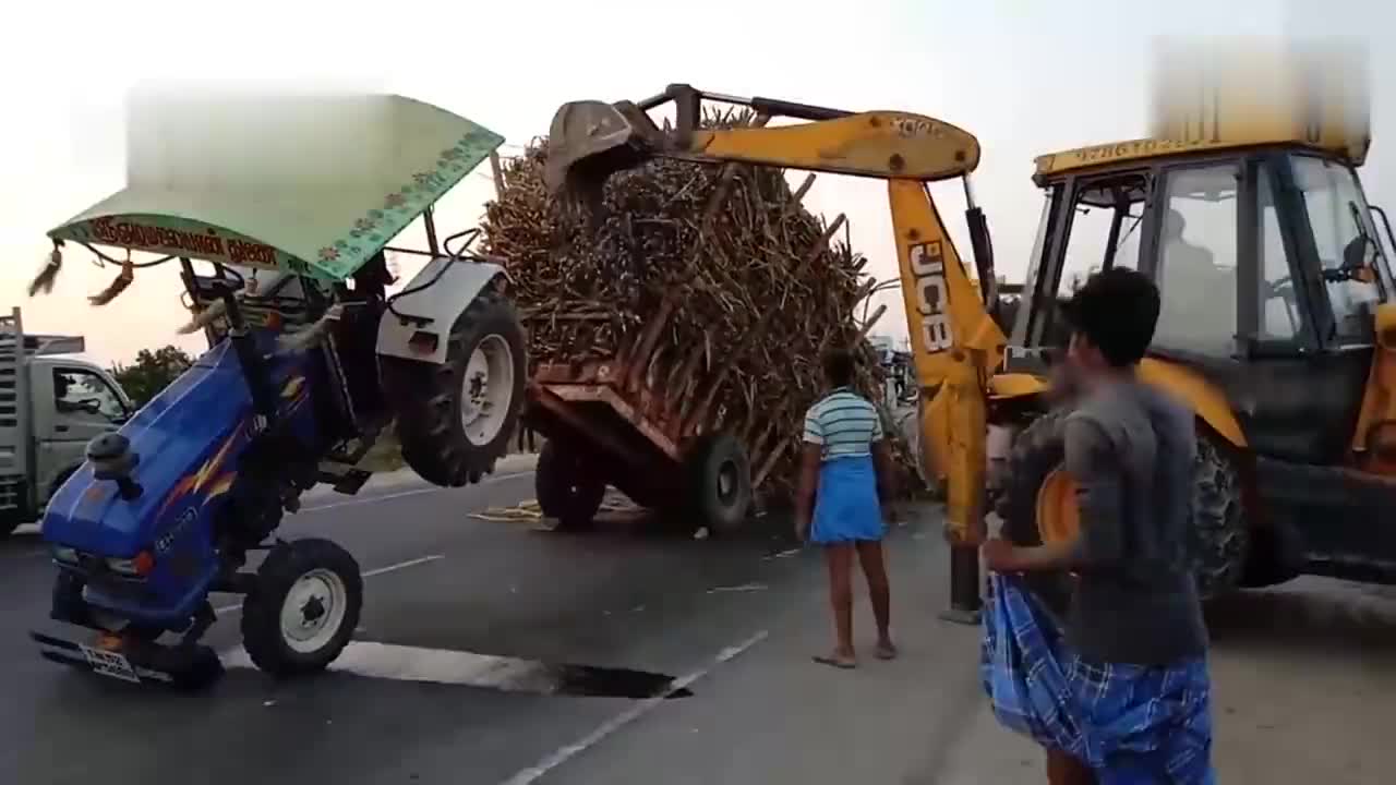 哥们你是来搞笑的吗把拖拉机开成了这个样子