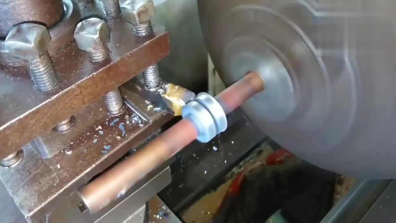 两根铁棒怼在一起高速旋转用普通车床做摩擦焊看看效果如何