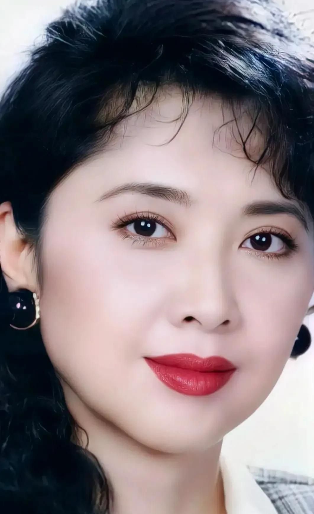 高贵优雅的朱琳,楚楚动人,温婉秀丽的写真照!_高清图集_新浪网