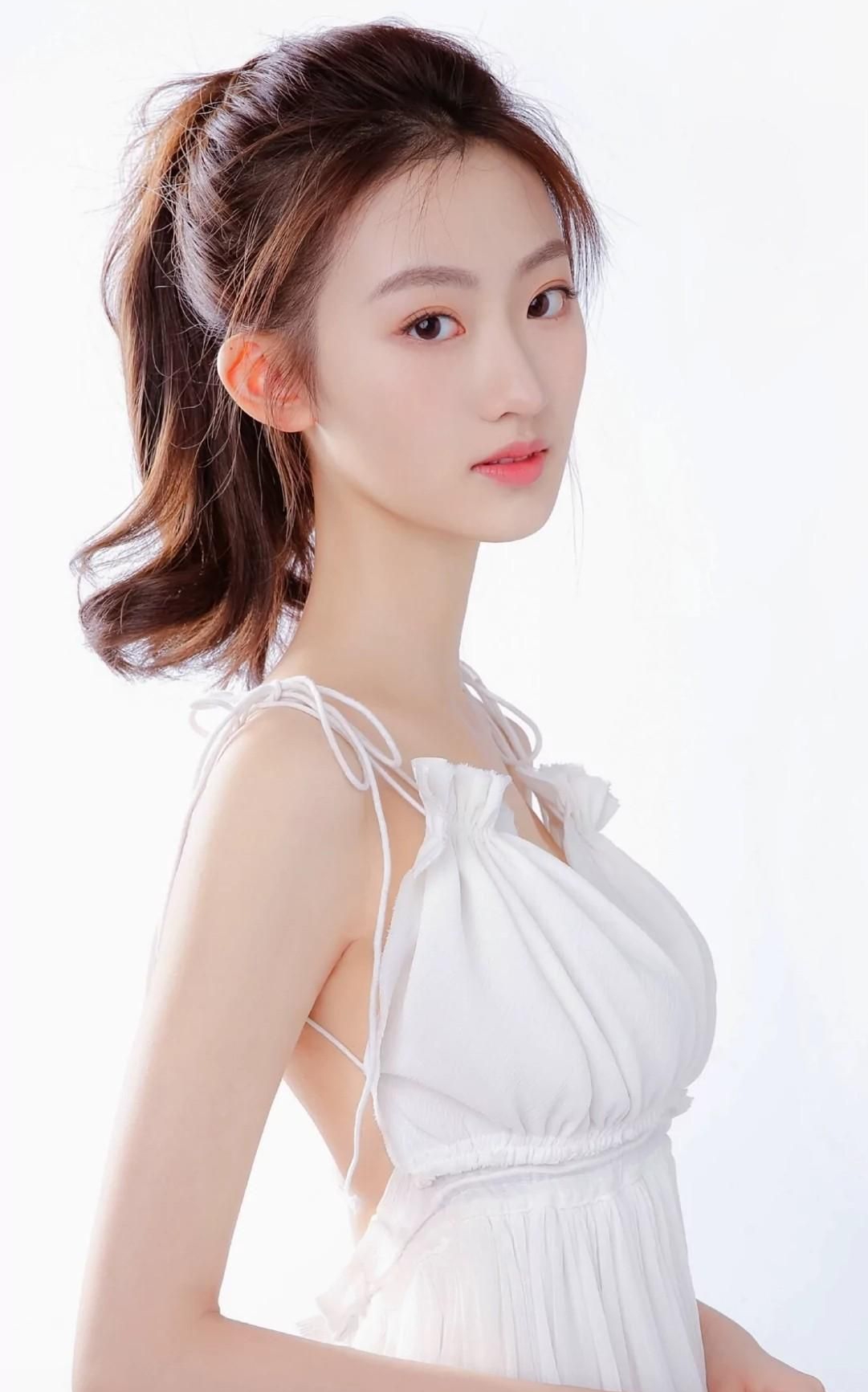 杨雨潼高清俏丽美照,娇俏可人!