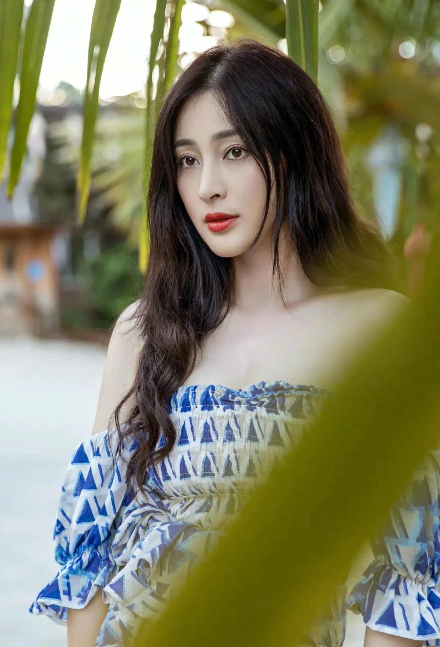 娇艳妩媚的甘婷婷,楚楚动人,温婉秀雅的写真照!__财经头条