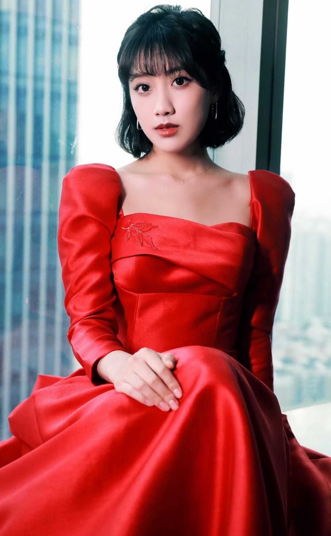 李艺彤高清俏丽美照,楚楚动人!