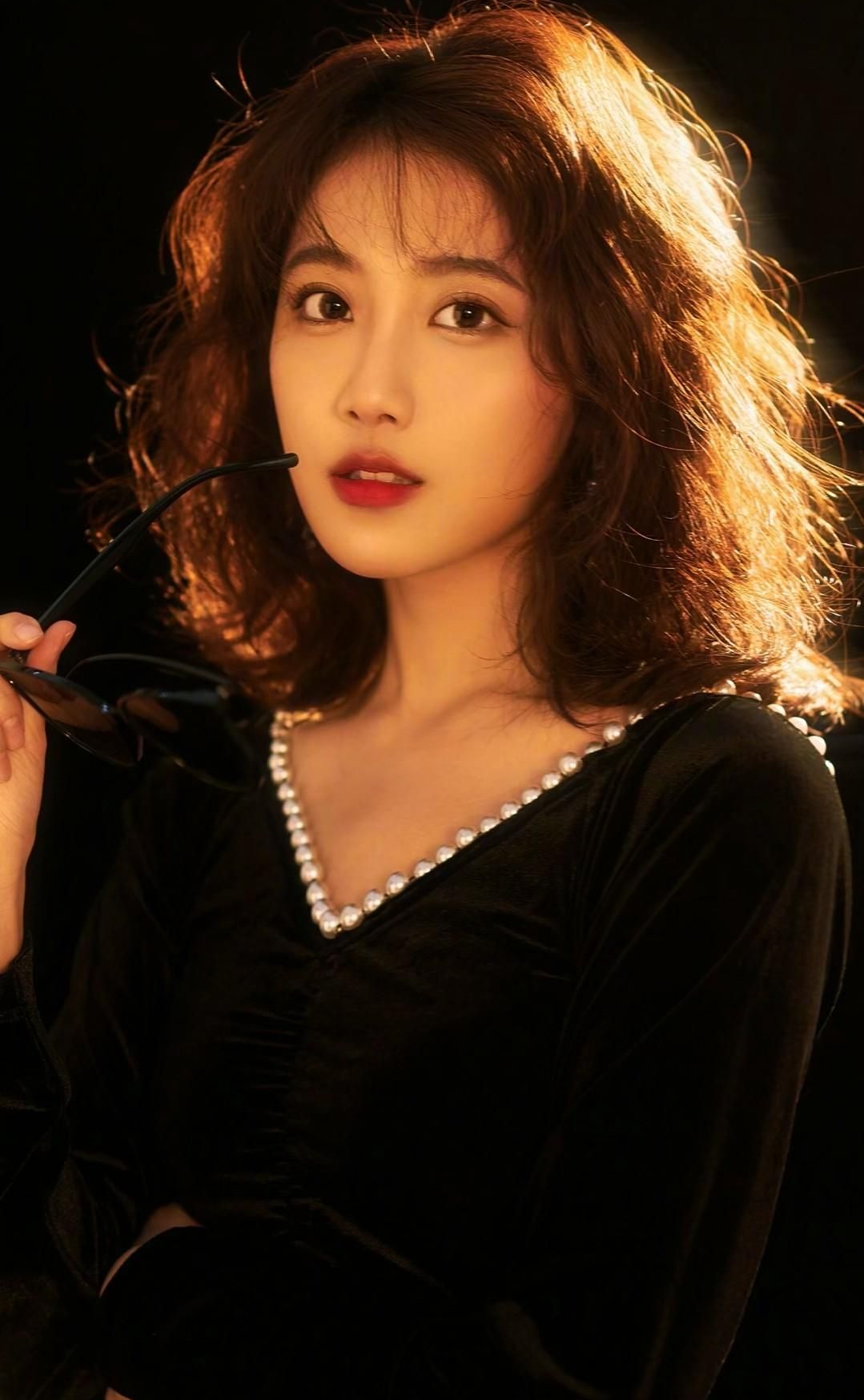 李艺彤高清俏丽美照,美艳动人!__财经头条