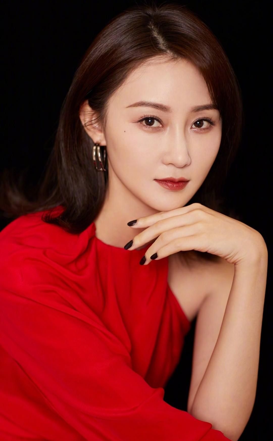 林鹏高清淡雅写真,楚楚动人!__财经头条