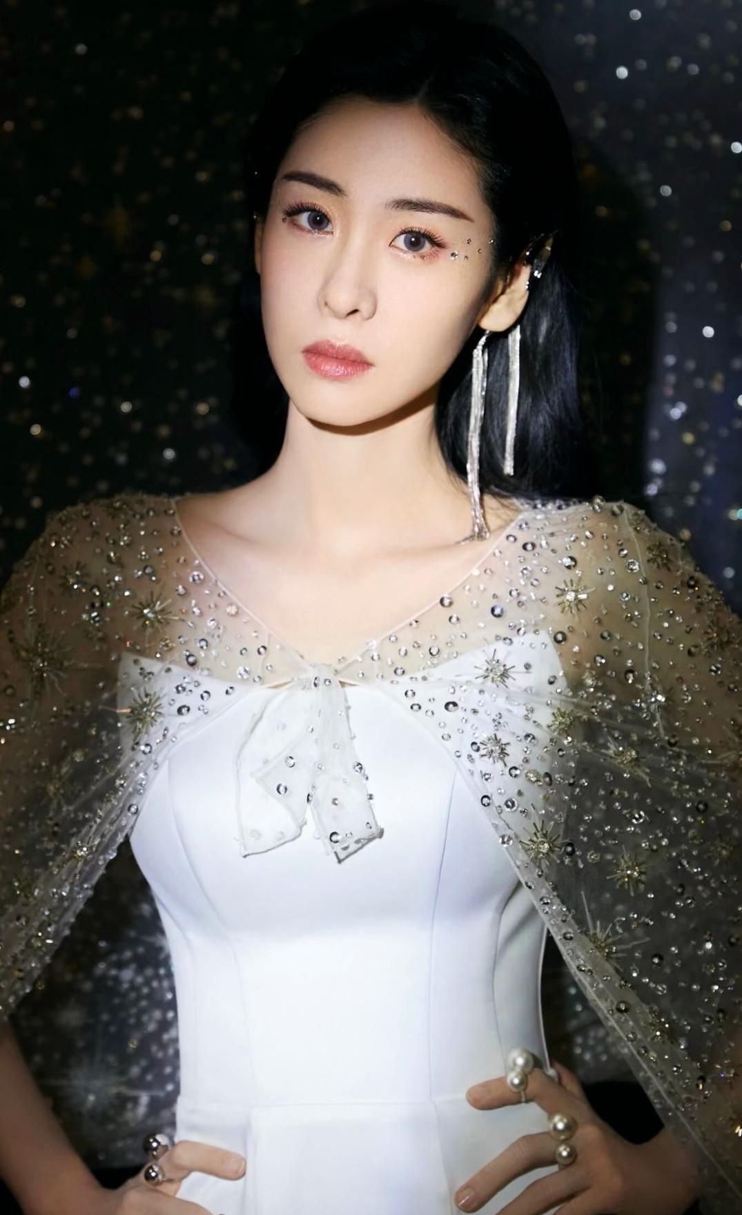 张碧晨高清俏丽美照,美艳动人!__财经头条