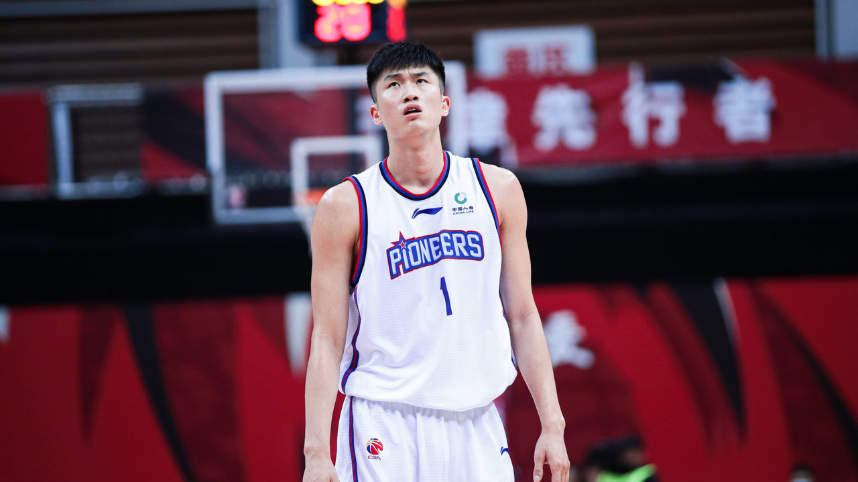 孟子凯原地起跳双手隔扣祝铭震,大声怒吼肆意庆祝