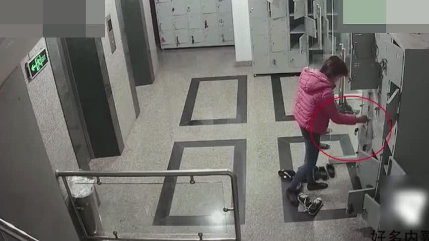 女子去洗浴中心,她怎么也没想到监控拍下这一幕