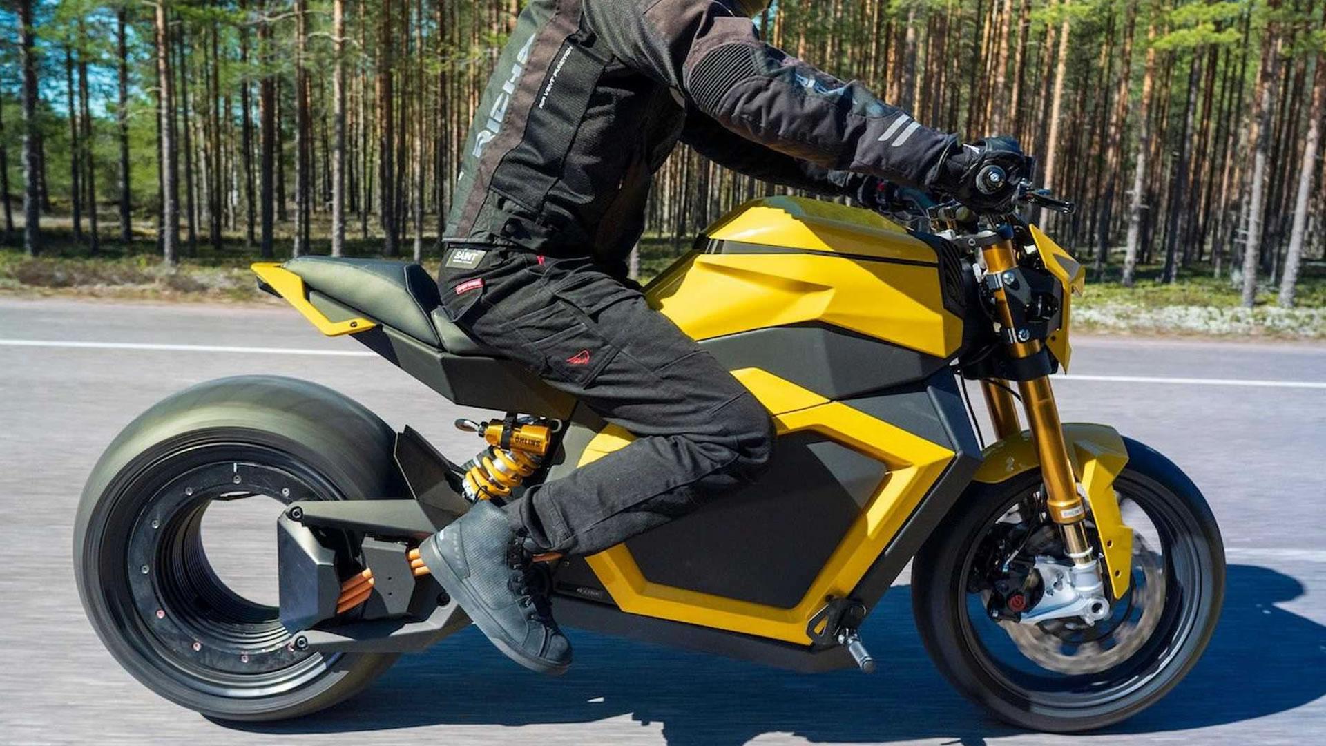 这纯电动超级摩托车没有后轮毂动力太强劲19万元骑回家