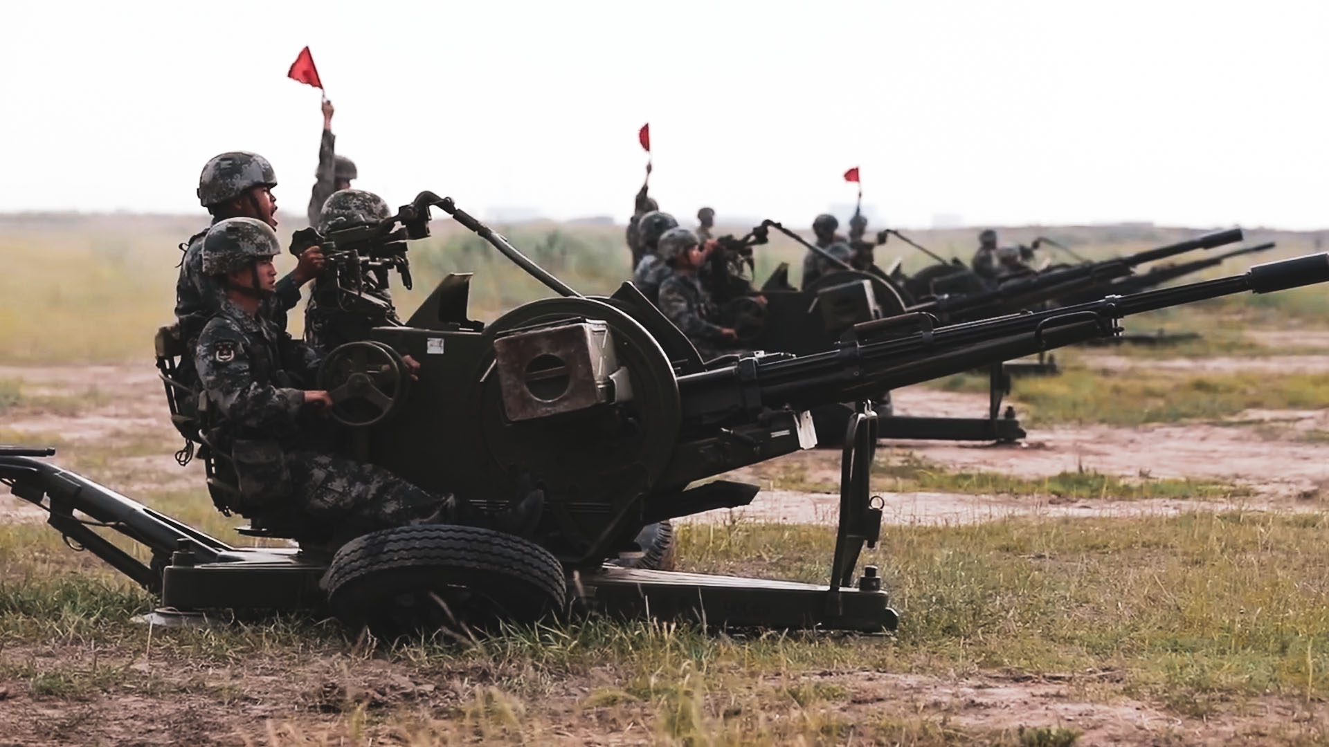 陆军合成旅跨昼夜演练现场,多种装备实弹射击战力满满!