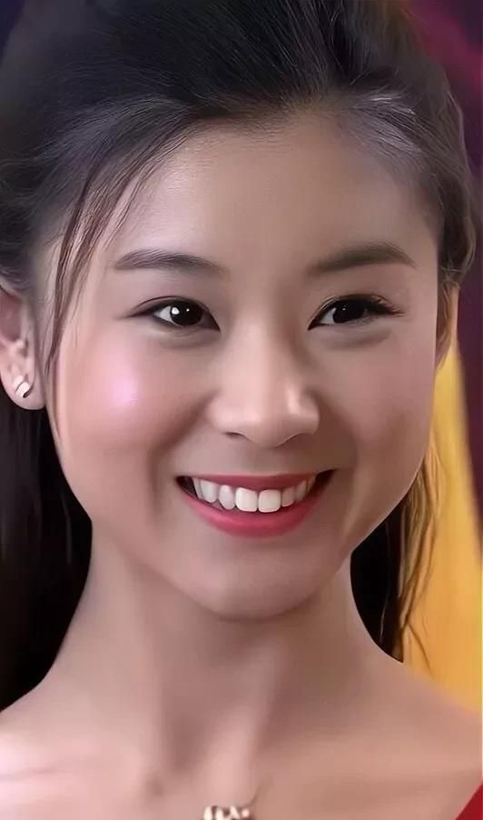 李小萌圆圆的脸蛋